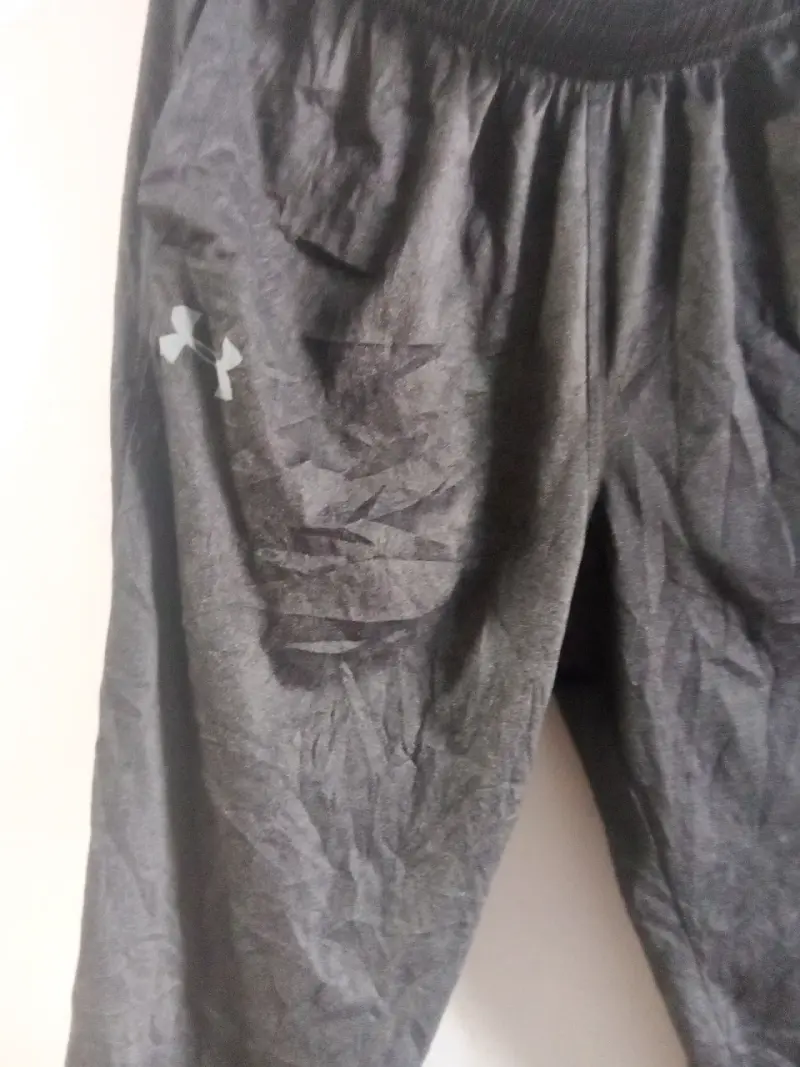 Pantalón deportivo negro Under Armour - 2