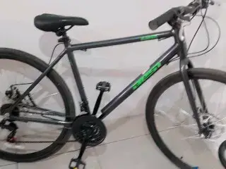 Bicicleta de montaña negra - miniatura 1