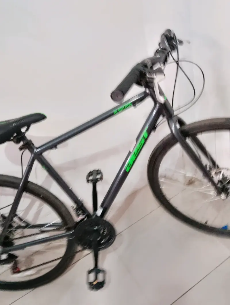 Bicicleta de montaña negra - 2