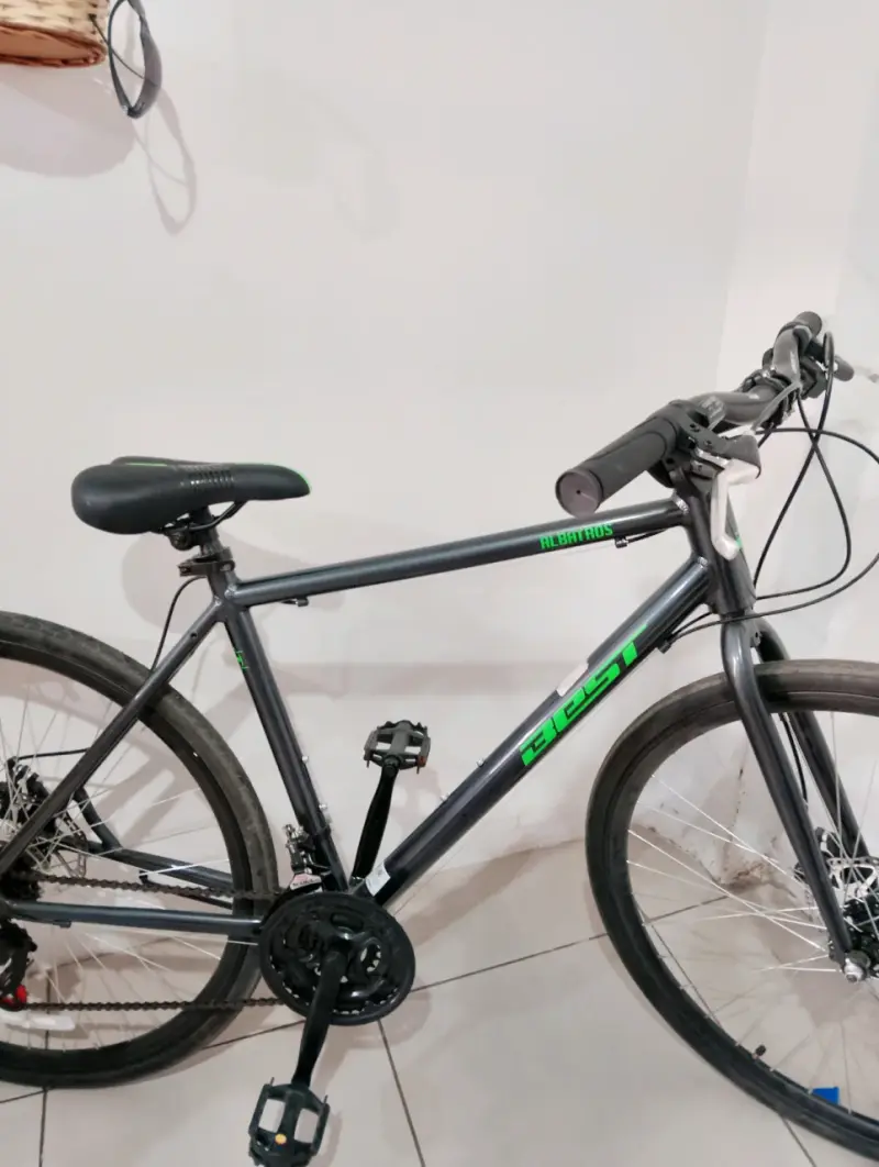 Bicicleta de montaña negra - 3