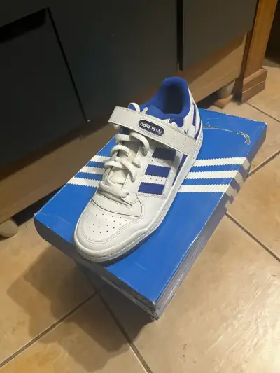 Zapatillas blancas Adidas originales - miniatura 1