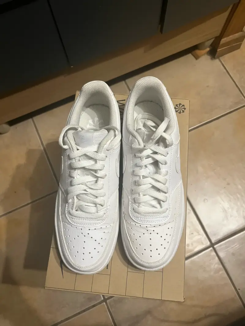 Zapatillas blancas Nike deportivas - 2