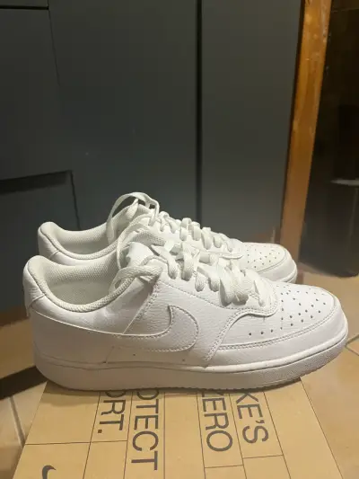 Zapatillas blancas Nike deportivas - miniatura 3