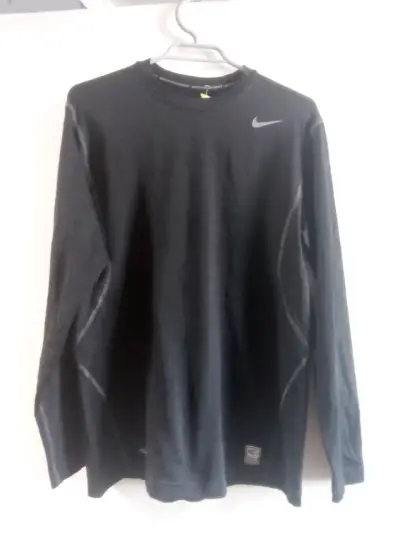 Polera deportiva Nike negra - miniatura 1