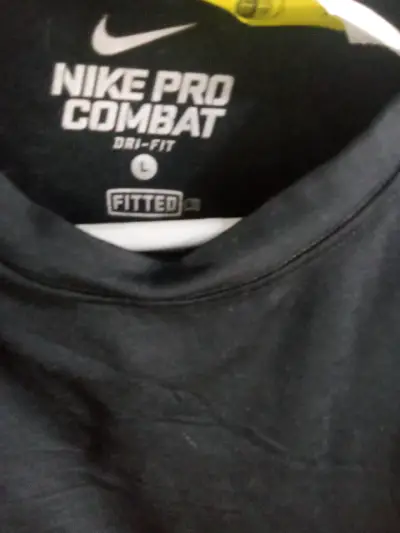 Polera deportiva Nike negra - miniatura 2