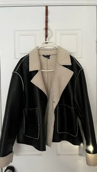 Abrigo negro con forro beige - miniatura 1