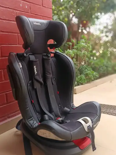 Silla de auto infantil negra - miniatura 3