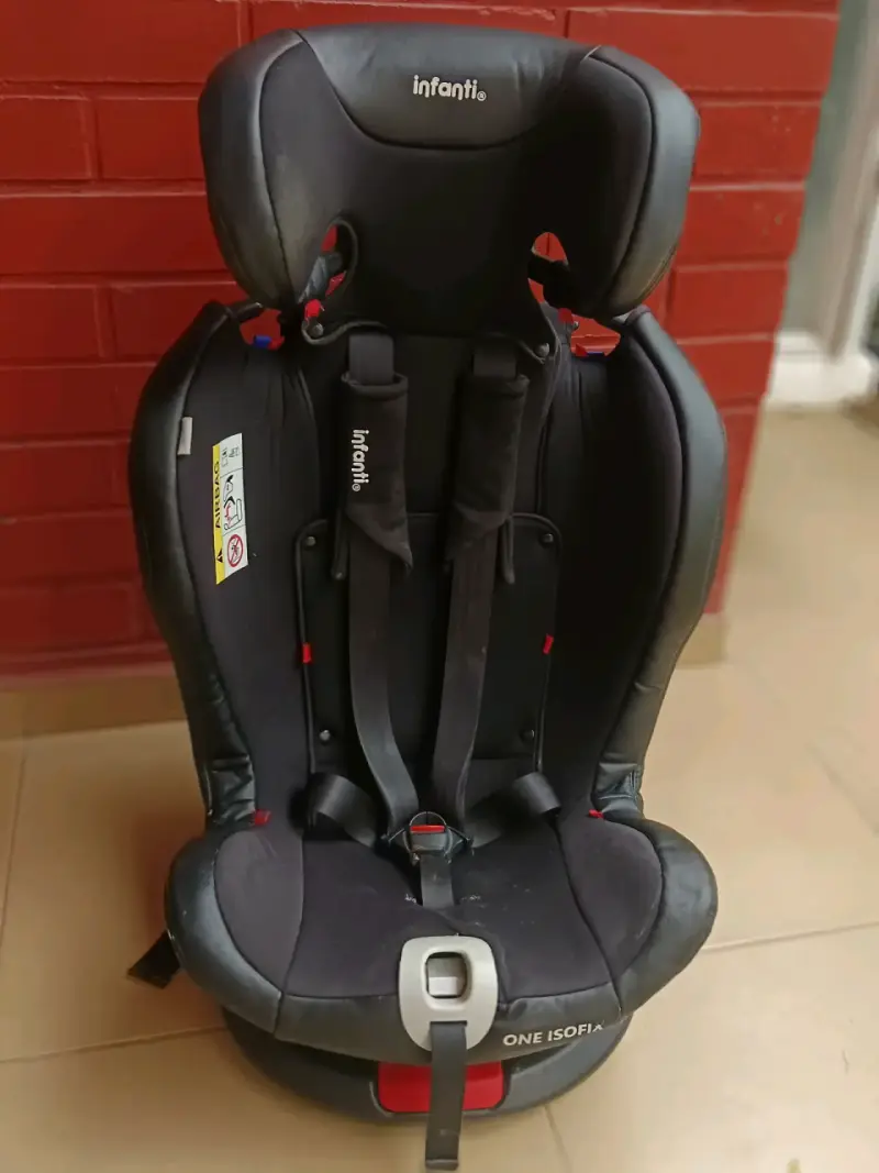 Silla de auto infantil negra - 4