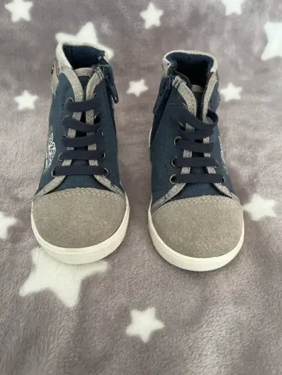 Zapatillas infantiles azul y gris - miniatura 1