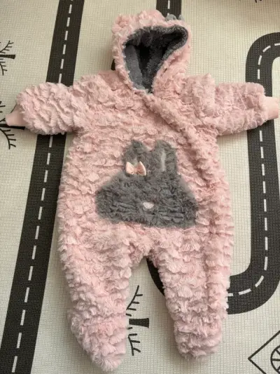 Enterito peludo de bebé rosado - miniatura 1