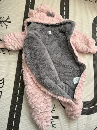 Enterito peludo de bebé rosado - miniatura 2