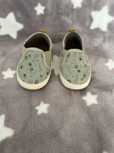 Zapatos infantiles con diseño - miniatura 1