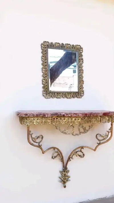 Espejo con repisa dorada en bronce - miniatura 2