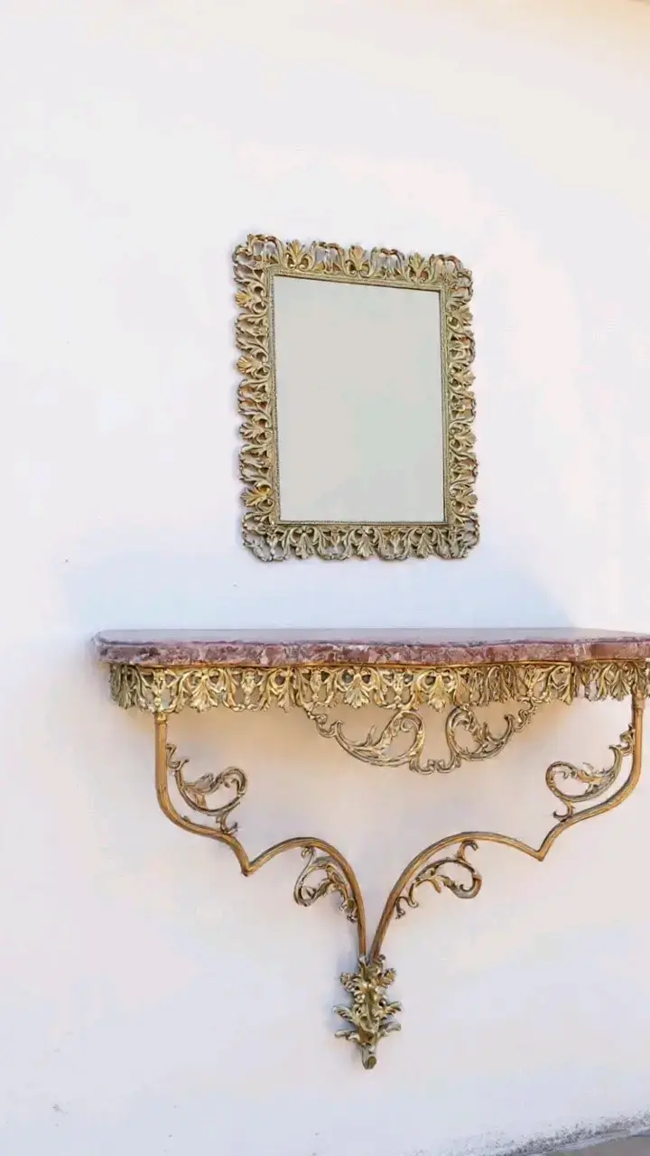 Espejo con repisa dorada en bronce - 4