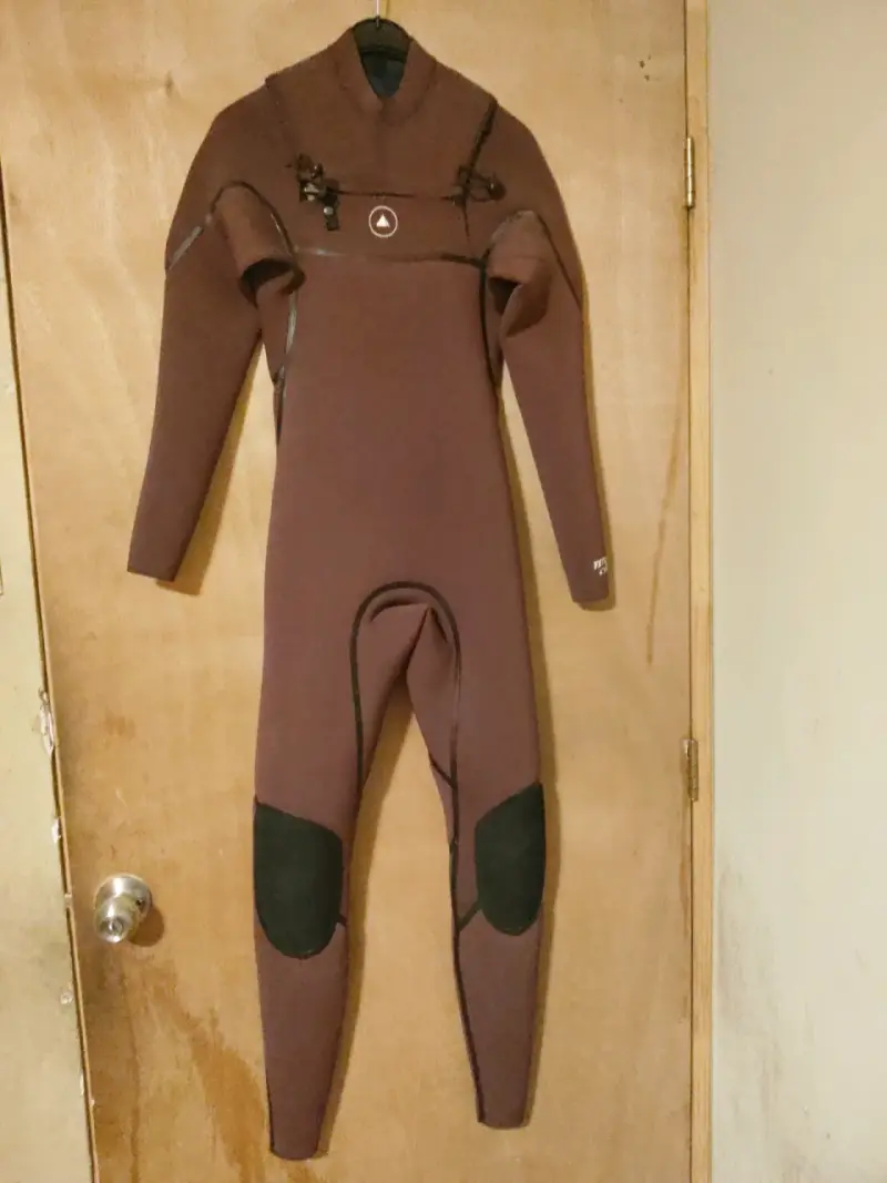 Traje de neopreno marca Zion 4/3 - 1