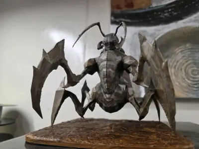 Escultura Ant Queen Lineage II - miniatura 2