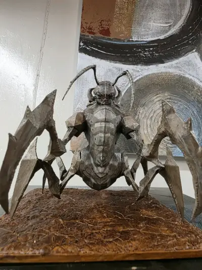 Escultura Ant Queen Lineage II - miniatura 4