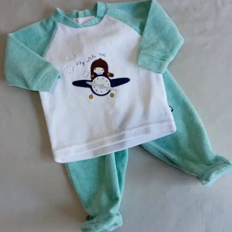 Conjunto bebé verde y blanco Pillin