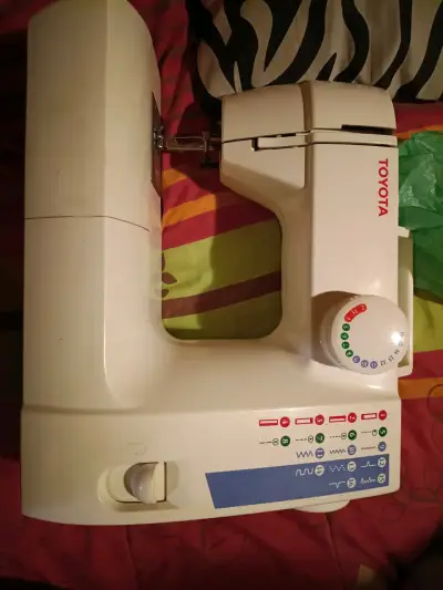 Máquina de coser Toyota FSB16 - miniatura 2