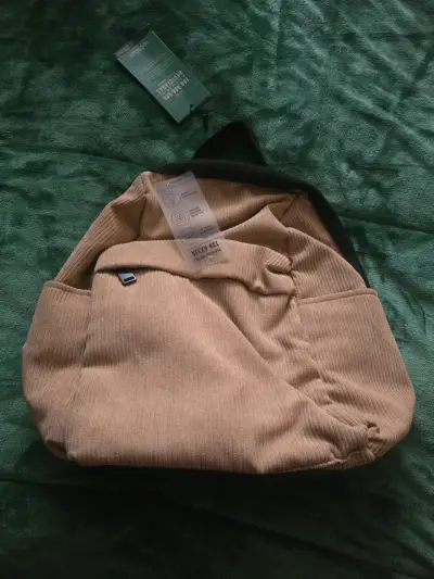 Mochila beige de felpa - miniatura 1