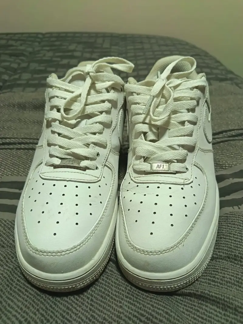 Zapatillas blancas deportivas - 1