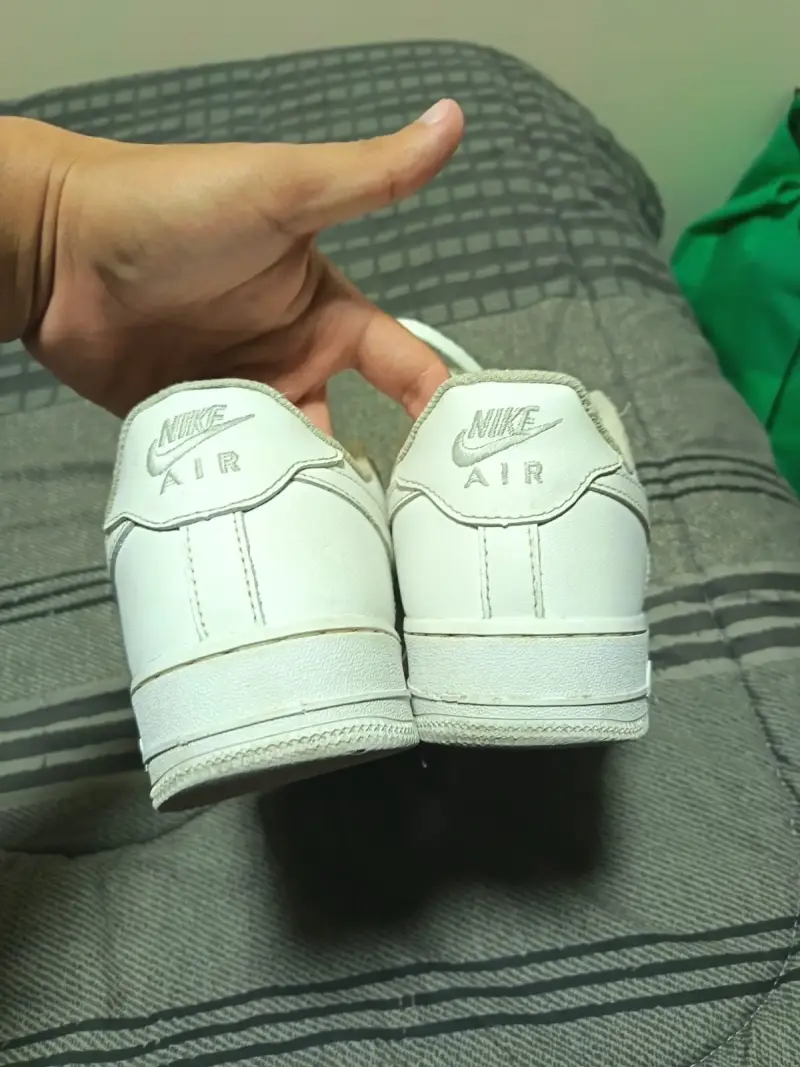 Zapatillas blancas deportivas - 2