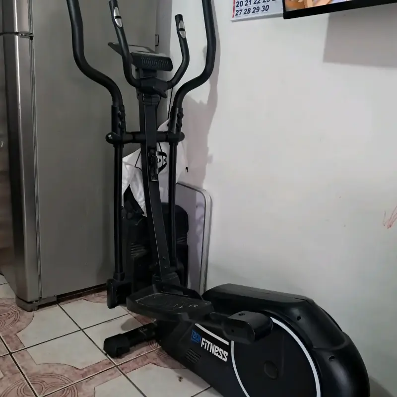 Elíptica de ejercicio negra