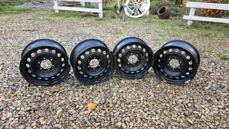 Llantas de acero negras usadas aro 17 - 1