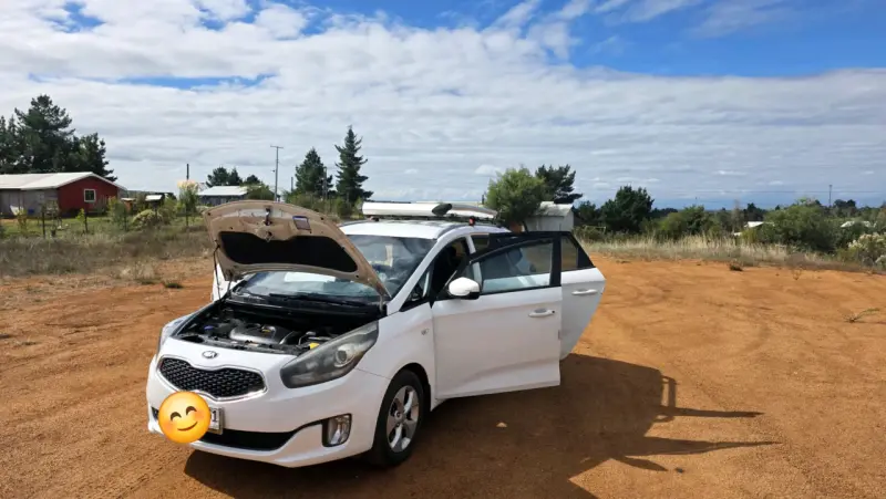 Auto familiar blanco en venta kia carens 2015 - 2