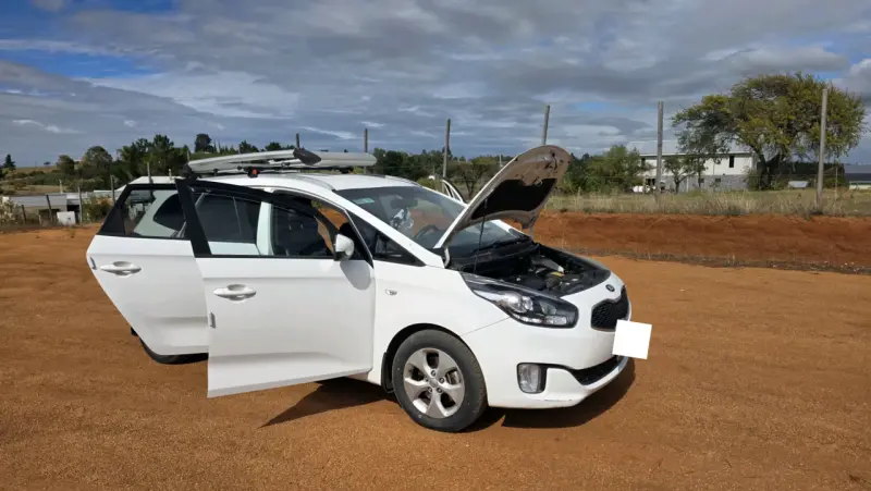 Auto familiar blanco en venta kia carens 2015 - 3