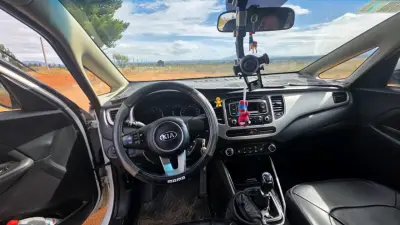Auto familiar blanco en venta kia carens 2015 - miniatura 5