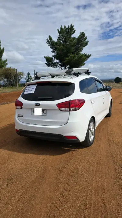 Auto familiar blanco en venta kia carens 2015 - miniatura 6