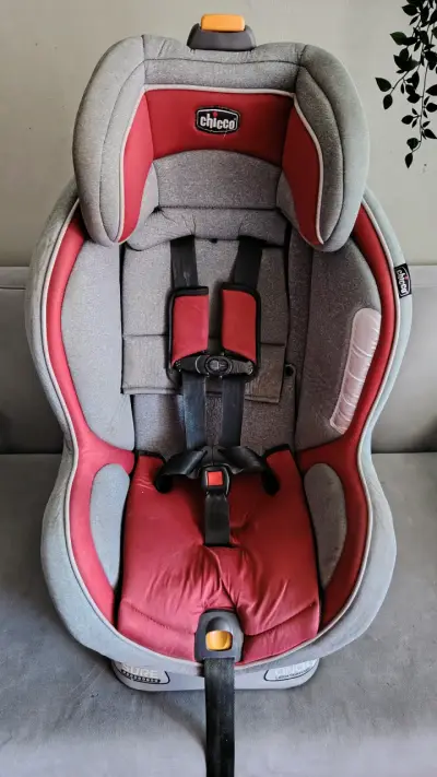 Silla de auto Chicco roja - miniatura 1