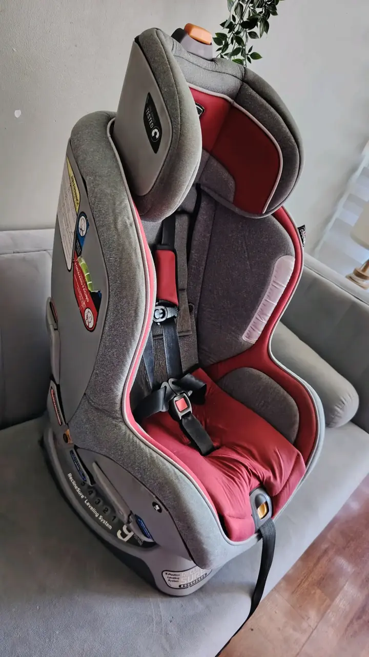 Silla de auto Chicco roja - 2