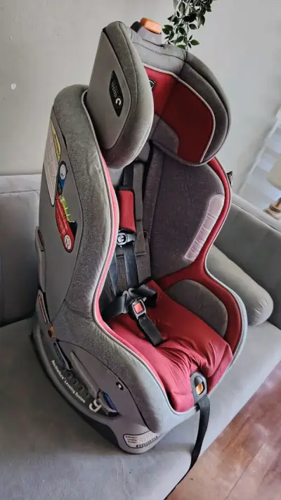 Silla de auto Chicco roja - miniatura 2