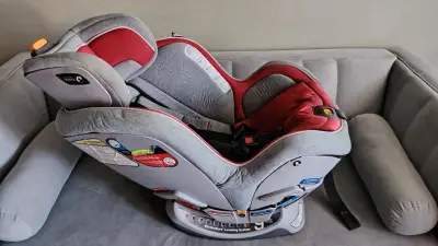 Silla de auto Chicco roja - miniatura 4
