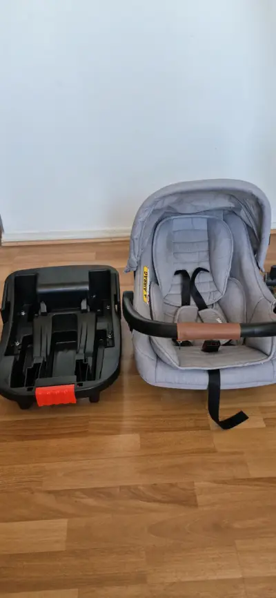 Silla de bebé con base gris - miniatura 1