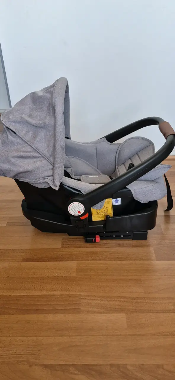 Silla de bebé con base gris - 4