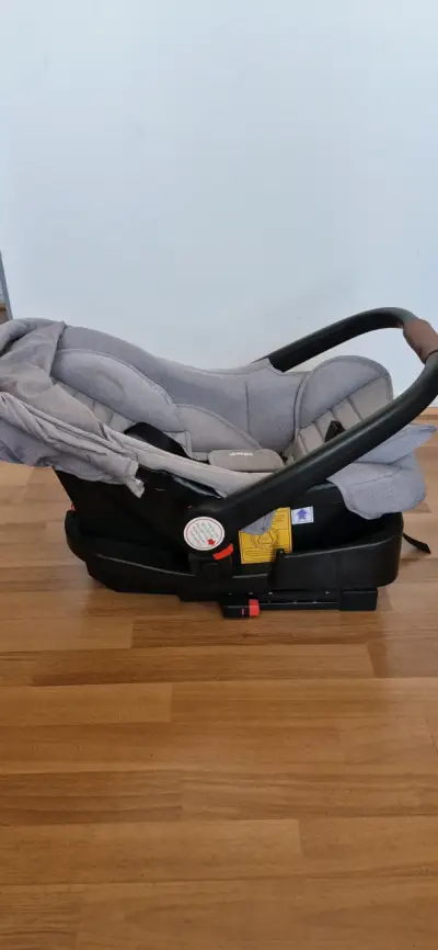 Silla de bebé con base gris - miniatura 5