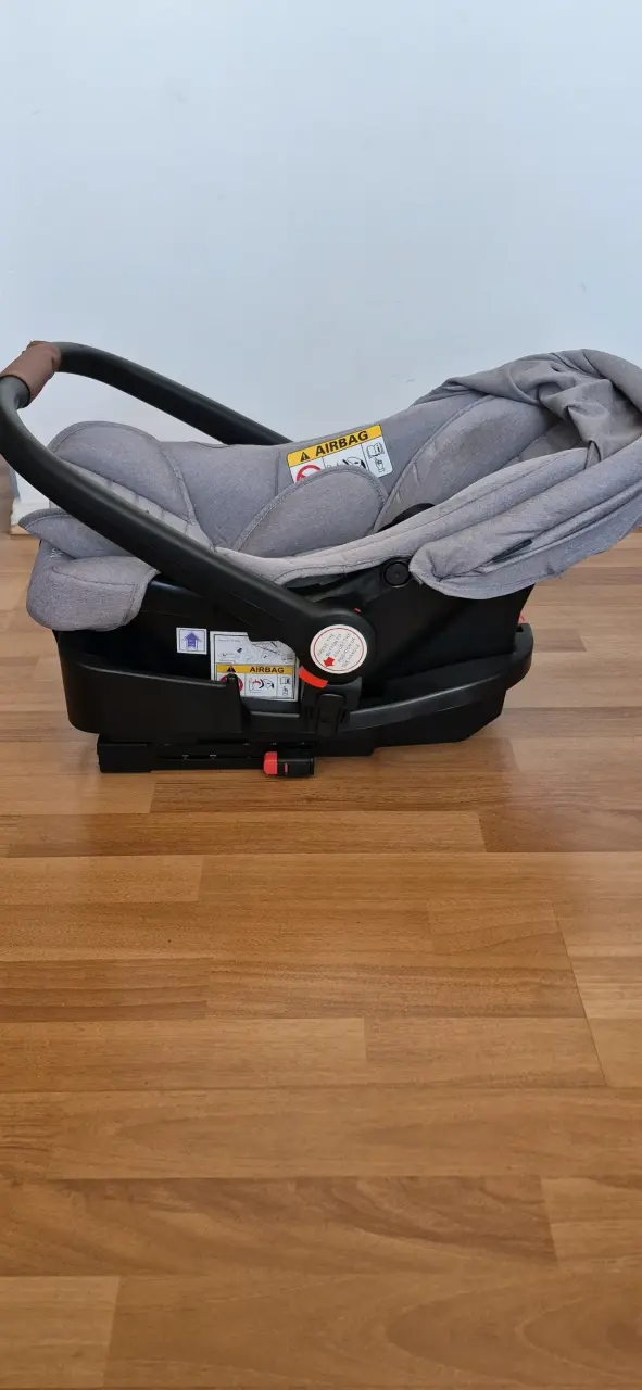 Silla de bebé con base gris - 6