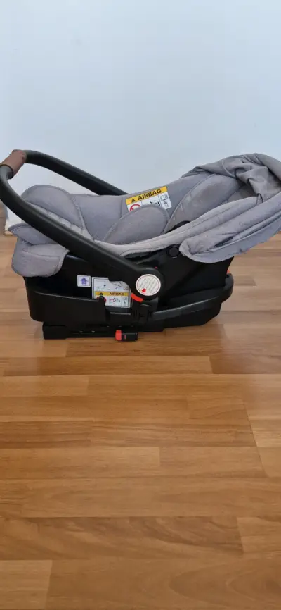 Silla de bebé con base gris - miniatura 6