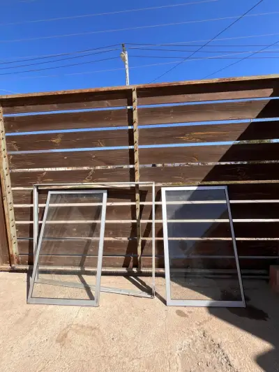Marcos de ventana de aluminio usados - miniatura 1