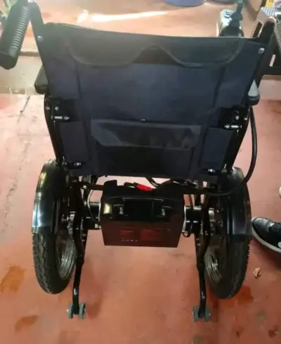 Silla de ruedas eléctrica negra - miniatura 5