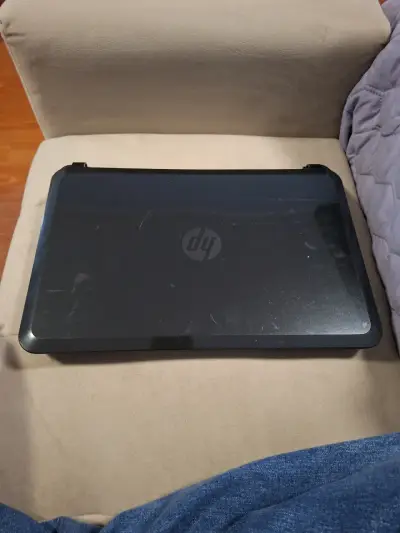 Notebook HP vieja para repuesto - miniatura 2