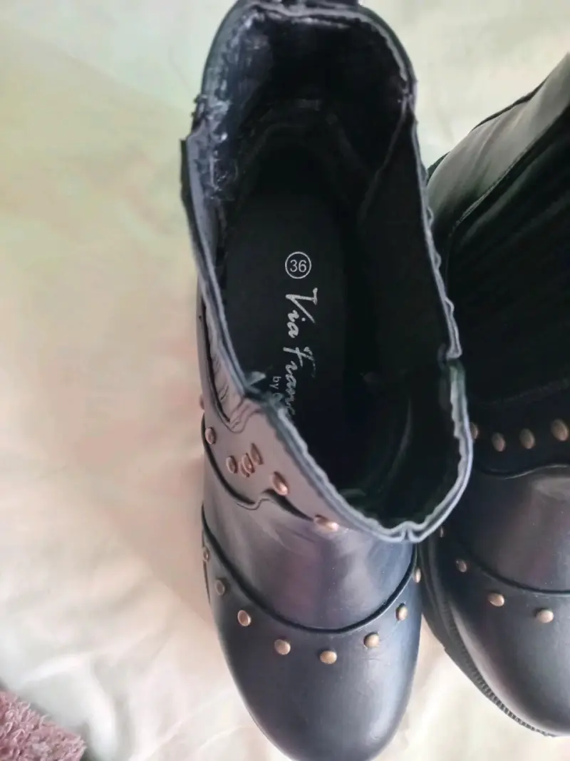 Botines negros con tachas - 4