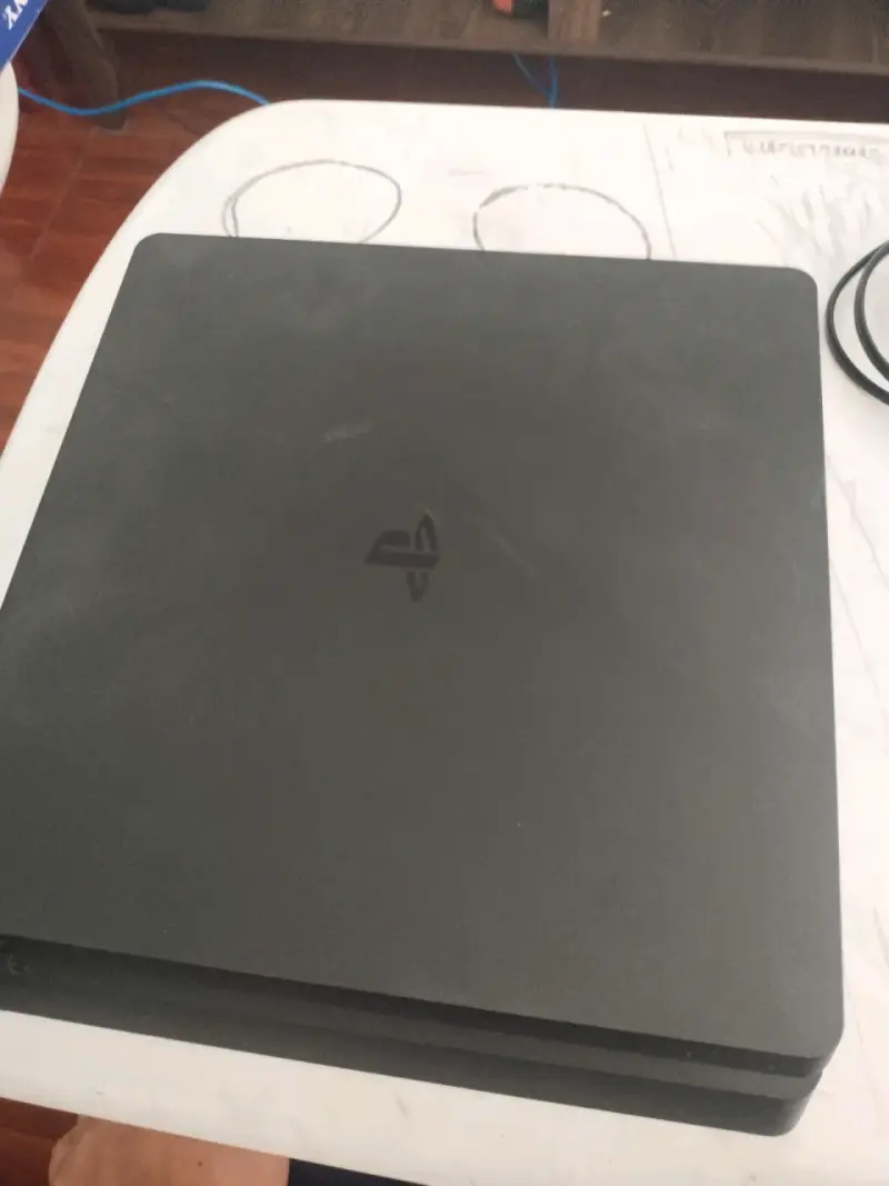 Consola PlayStation 4 negra - 1