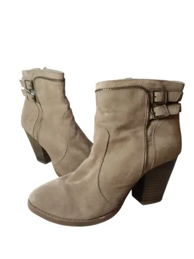 Botines de gamuza beige con hebillas - miniatura 1