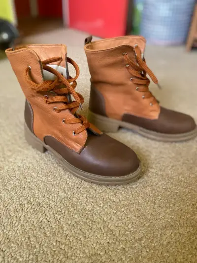Botas de cuero marrón - miniatura 1