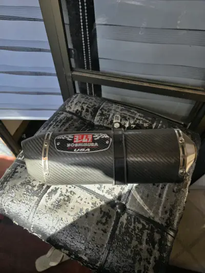 Escape yoshimura de carbono - miniatura 2