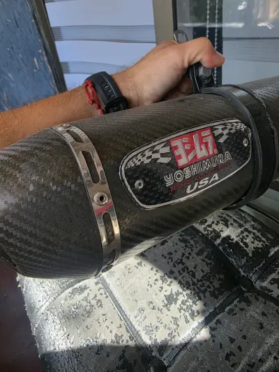 Escape yoshimura de carbono - miniatura 3